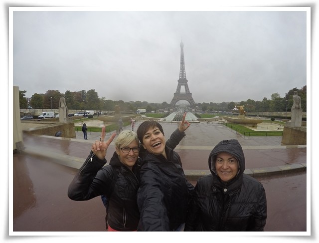 Seyahat üçlüsü Paris'te, Eiffel önünde :)